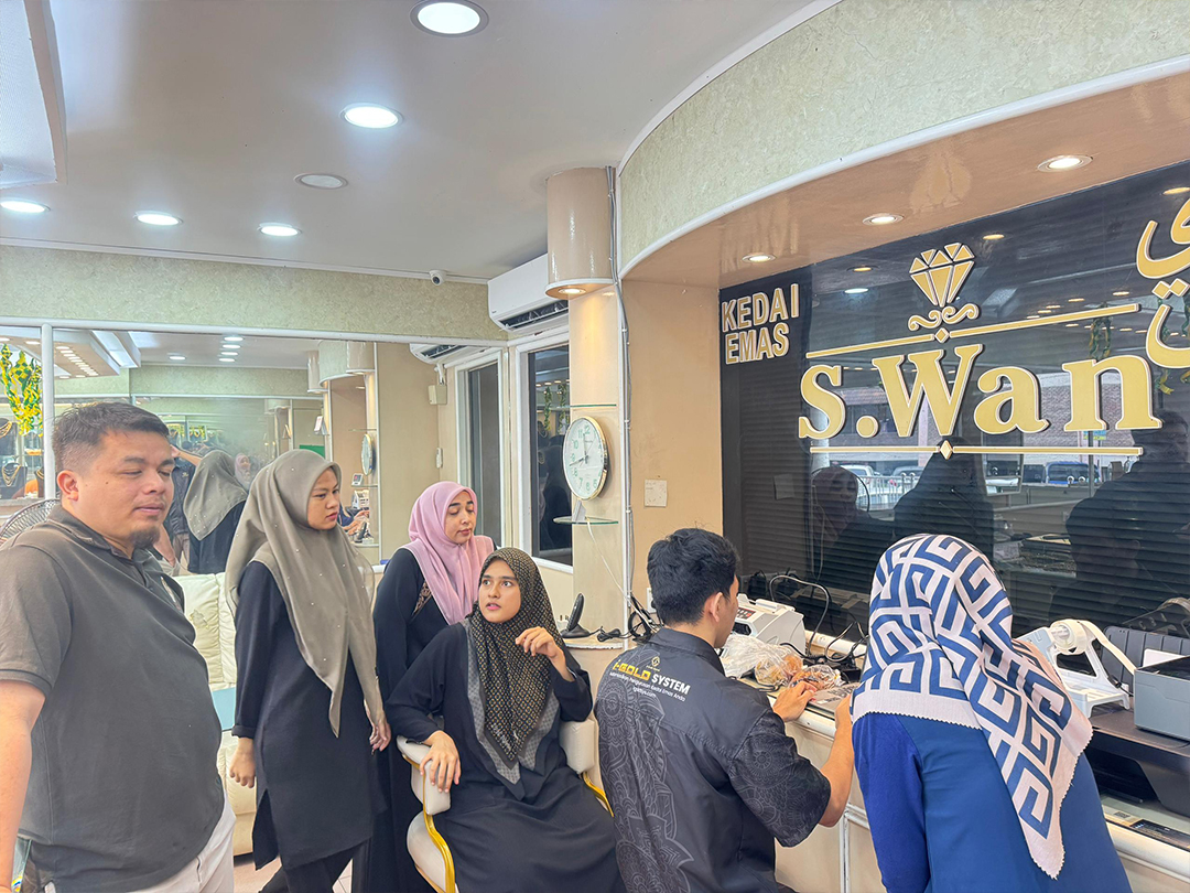 Pemasangan Sistem & Latihan di Kedai Emas S.Wan